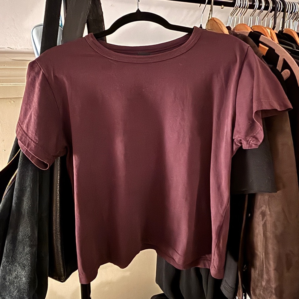 New Leset The Margo Cotton T-Shirt in Dark Berry - Size Small - Picture 3 of 6